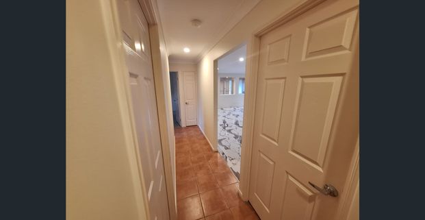 5 Bedroom house with Parent's retreat, ensuite and spa in Upper Coomera Gold Coast. - Photo 1