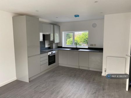 2 bedroom maisonette to rent - Photo 2