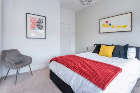 3 BEDROOM & 2 BATHROOM Converted Flat (1st and 2nd Floor) to Ren in London, N12 - Photo 4