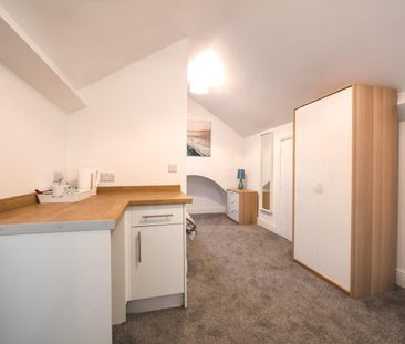 Upper Town Street, Leeds, Bramley - Photo 1