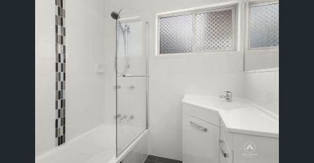 Lovely three Bedroom family home - Photo 5