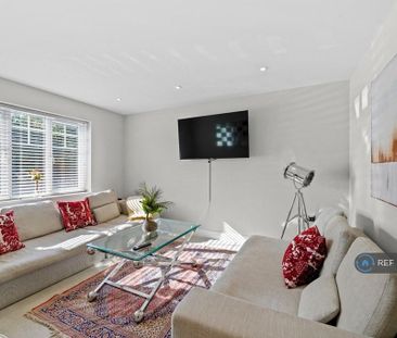 5 bedroom detached house to rent - Photo 1