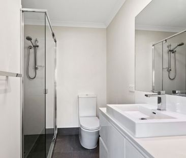 Upmarket Three-Level Townhouse in Riverland Residences! - Photo 6