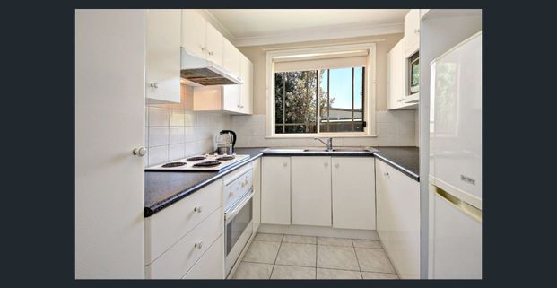 Stylish Villa in a Boutique Block of Three - Photo 1