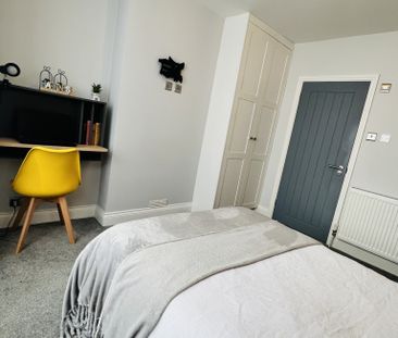 BEDROOM 5 – MEDIUM SINGLE WITH SHARED BATHROOM AND SEPERATE TOILET - Photo 2