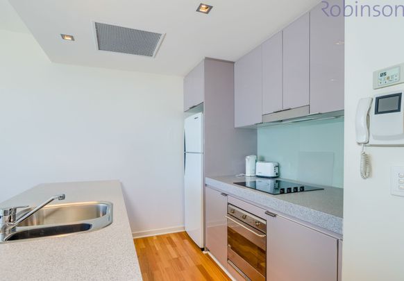 Fully furnished apartment with extra space for working from home, in the heart of the Honeysuckle precinct. - Photo 1
