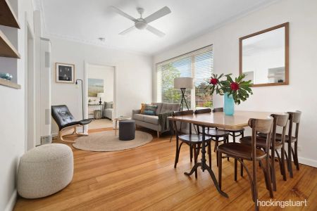Lifestyle living in a serene and leafy boutique setting - Photo 3