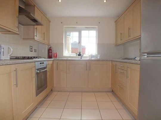 Pascal Crescent, Shinfield, RG2 - Photo 1