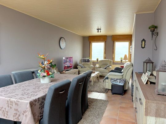 Rijwoning met 3 slaapkamers en garage - Photo 1