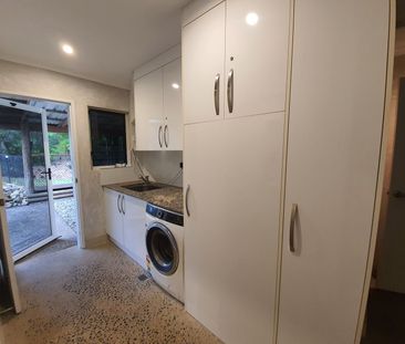 Modern 4 Bedroom Home with Tinaroo Lakefront Views - Photo 6