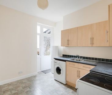 2 Bed Flat - Photo 6