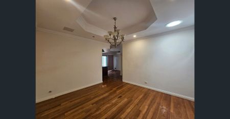 Large Family Home - Photo 2