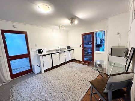 Peaceful Herne Bay 1-Bedroom Flat - Photo 2