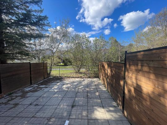 For Lease - 202 Forestglade Crescent, Hunt Club - South Keys and Area, Ontario - Photo 1