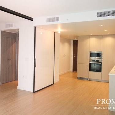 Modern 1 Bed, 1 Bath, Den, Parking, Downtown, Balcony & More! - Photo 4