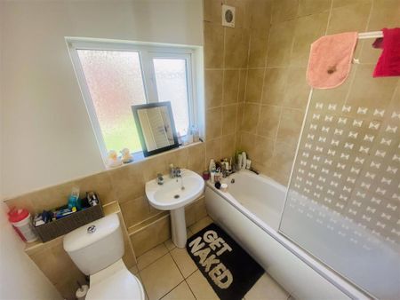 4 bedroom terraced house to rent - Photo 2