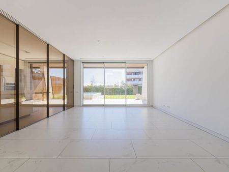 Excellent 3 Bedroom apartment with 137m² garden for rent in Pozuelo, Madrid - Photo 5