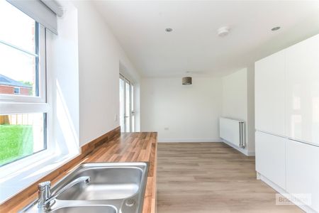 4 bedroom house to rent Tangmere Road, Hailsham, East Sussex, BN27 - Photo 3