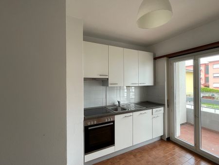 Rent a 4 ½ rooms apartment in Arbedo - Photo 3