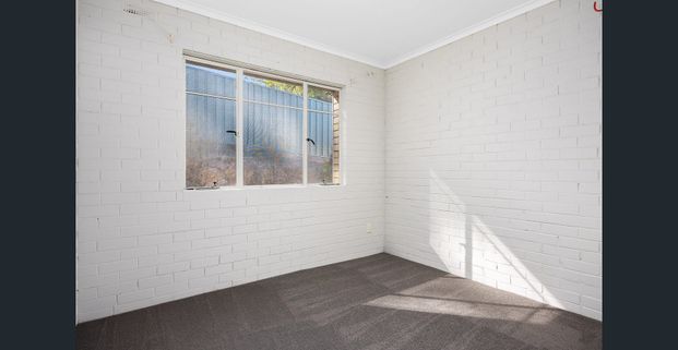 Neat 2 Bedroom Unit in Prime Flora Hill Location - Photo 1