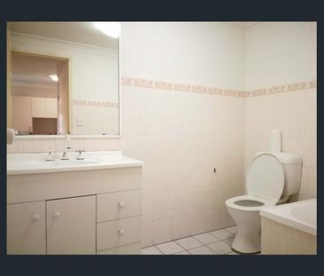 2 Bedroom Unit, walk to BLACKTOWN TRAIN - Photo 4