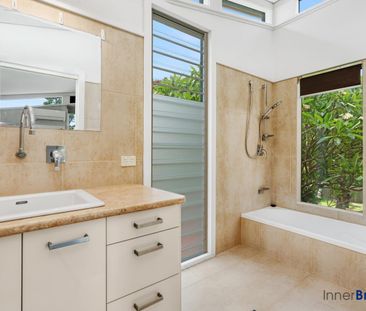 Charming Heritage *Dual Living* and Private Garden in Spring Hill - Photo 3