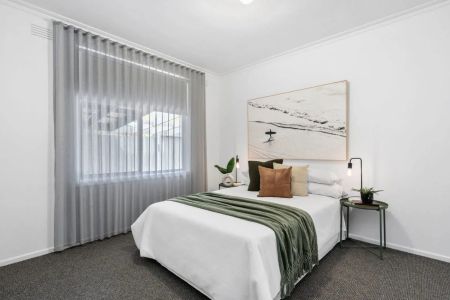 Gorgeous 3 Bedroom Home with Separate Home Office - Photo 5