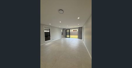 Modern 4 Bedroom Home in the Heart of Austral - Photo 4