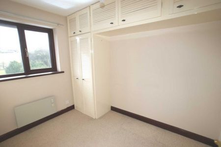 3 bedroom end of terrace house to rent - Photo 2