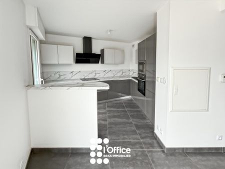 Location Appartement 4 pièces 125m² LES SABLES D OLONNE 85100 - Photo 3