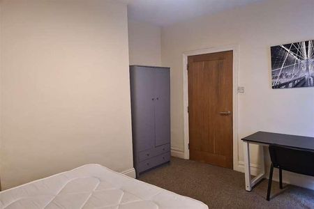 Bedroom Detached House In Winton, BH9 - Photo 5