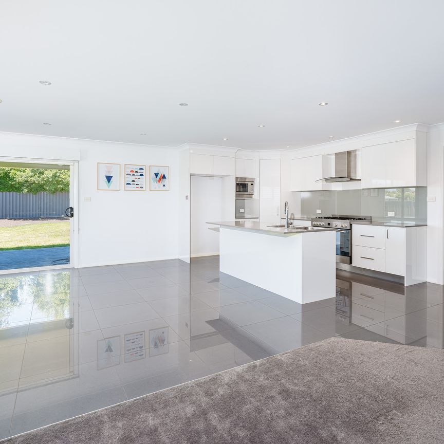 21 Mariposa St, Orange NSW 2800 - House For Rent | Domain - Photo 1