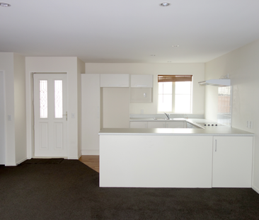 3 Bedroom Insulated Modern Townhouse in Central City - Photo 3 | Rentumo