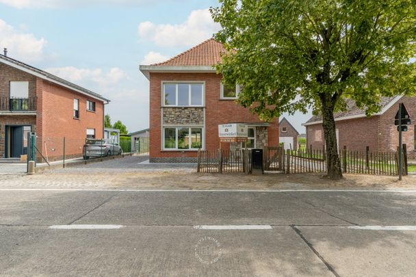 Gerenoveerde woning met 4 slaapkamers - Photo 1