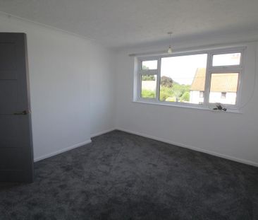 4 bedroom semi-detached house to rent - Photo 3