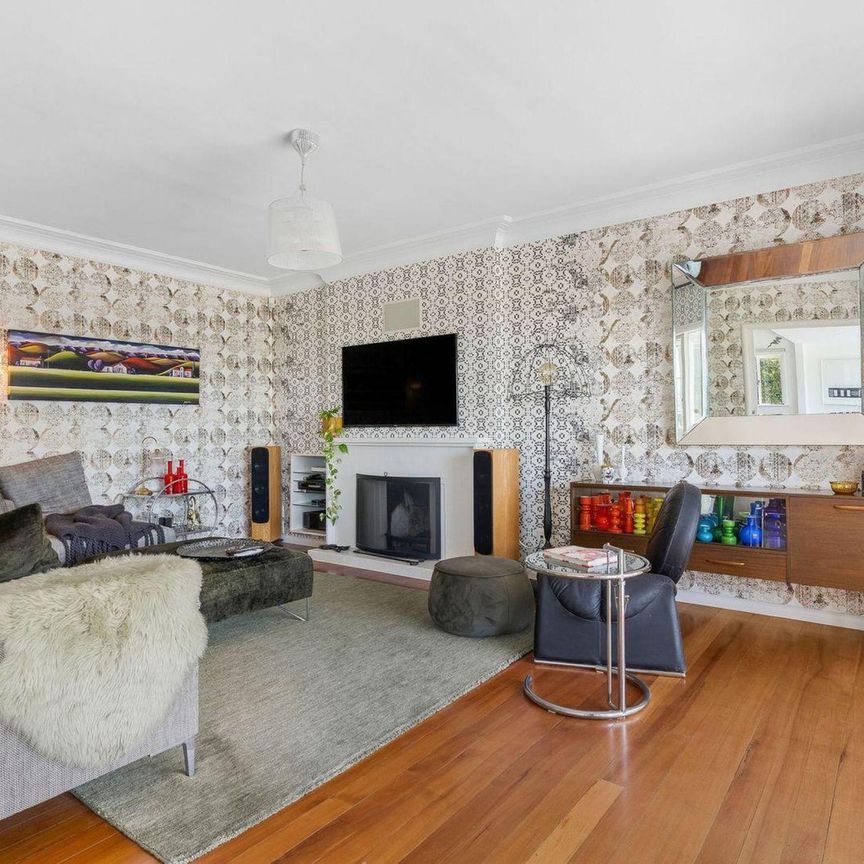 Executive Home on a Full Site with Swimming Pool - Photo 1