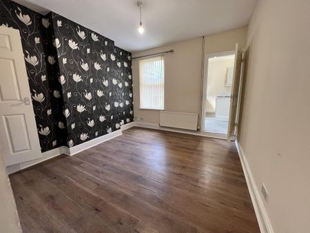 2 bedroom terraced house to rent - Photo 2