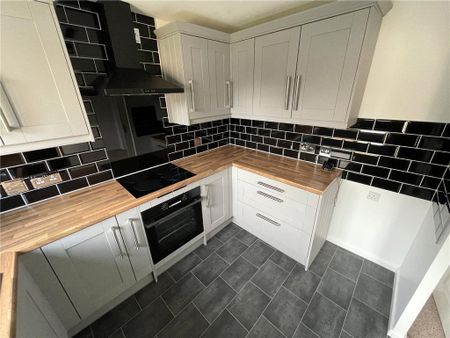 3 bedroom semi-detached house to rent - Photo 4