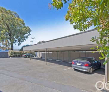 Open the Door to Entertaining in Style - Photo 5