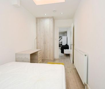 St. Johns Road, Isleworth, TW7 - Photo 1