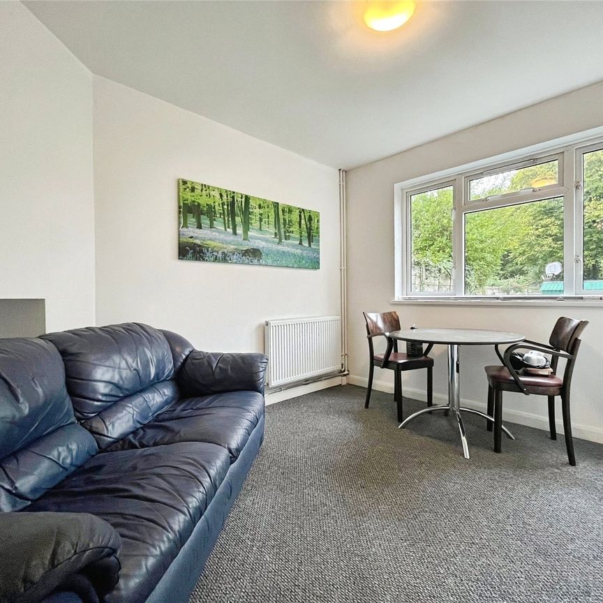 Beechtree Avenue, Englefield Green, Egham, Surrey, TW20 0SR - Photo 1