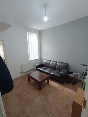 100 Tates Avenue, Belfast, BT9 7BZ - Photo 1