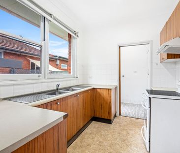 Light Filled Three Bedroom Villa In A Walk Everywhere Location - Photo 4