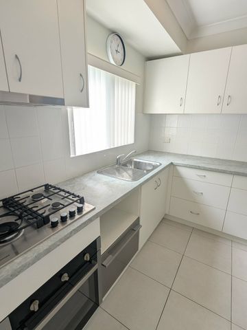 GROUND FLOOR UNIT!!!! - Photo 4