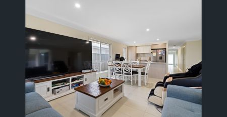 Modern Family Home - Photo 5