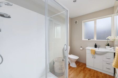 Sunny and close to CBD - Photo 2