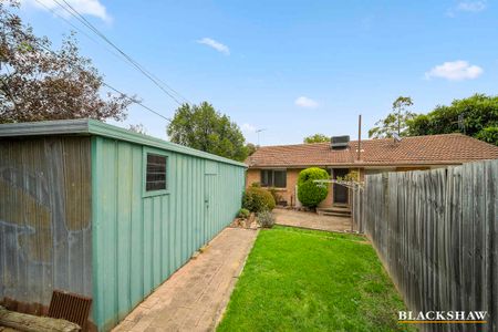 One-Bedroom Home with Garden - Photo 2