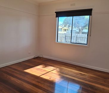 Family home is in one of Geelong's most sought after locations. - Photo 2
