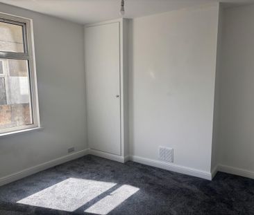 4 bedroom semi-detached house to rent - Photo 3