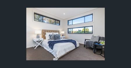 LUXE DESIGNER LIVING AND CONVENIENCE - Photo 3